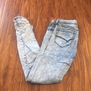 Bullhead Size 7 light acid wash jeans